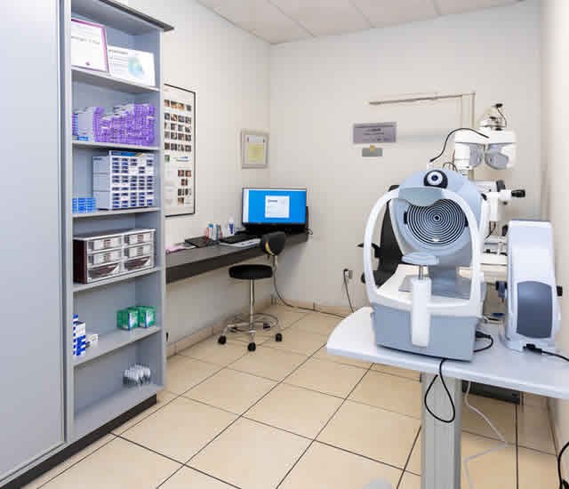 imagen interior del gabinete óptico de la optica 1500